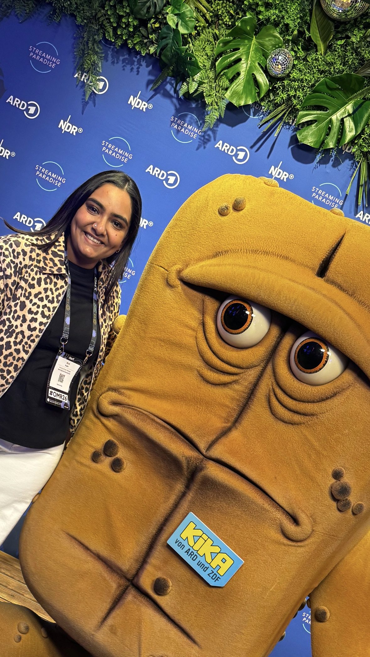 Kirti with KiKA mascot Bernd das Brot
