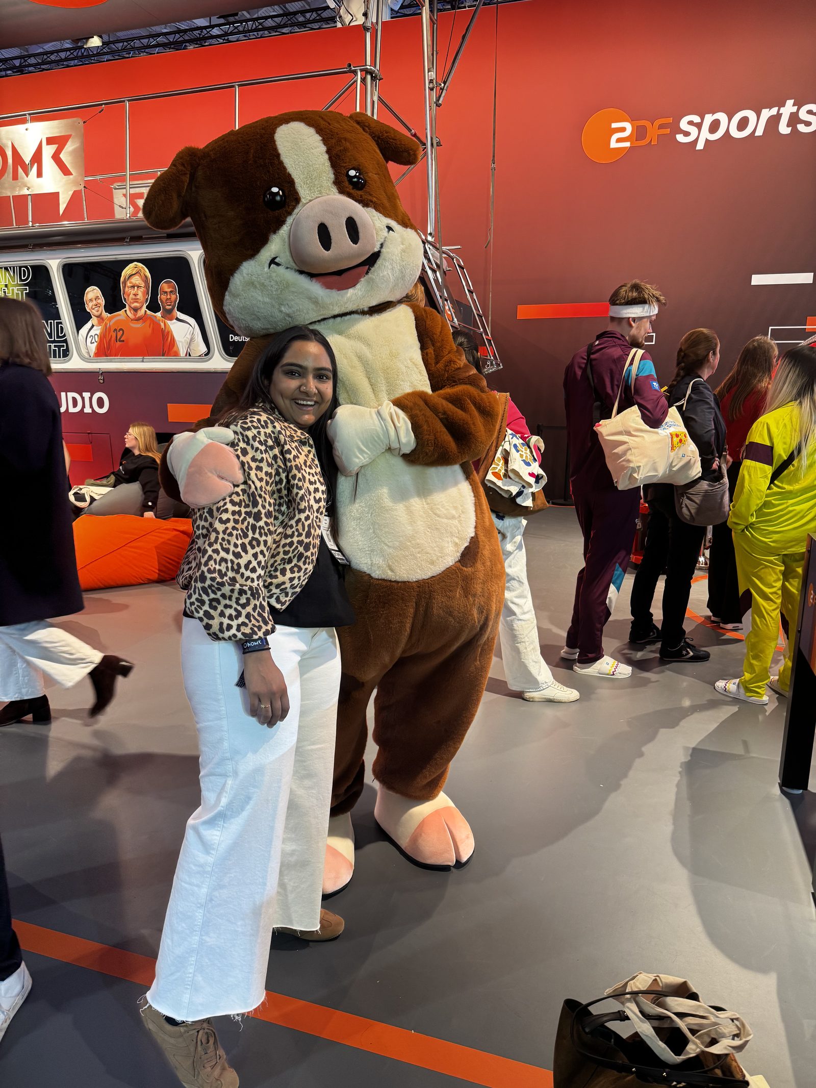 Kirti with ZDF mascot